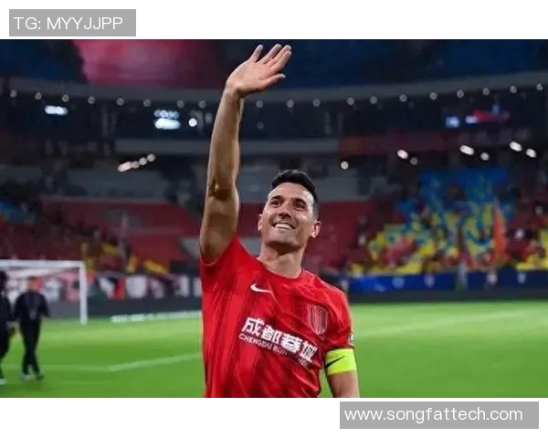 足球明星帅哥因违规行为遭禁赛引发球迷热议与媒体关注 足球明星帅哥因违规行为遭禁赛引发球迷热议与媒体关注