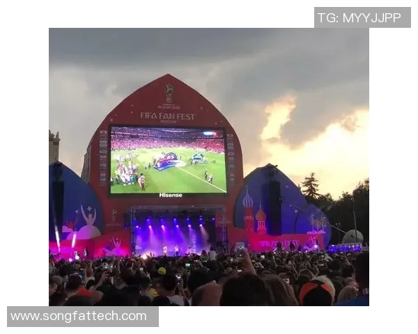 足球明星齐聚北京激情对决引发球迷热潮盛况空前 足球明星齐聚北京激情对决引发球迷热潮盛况空前